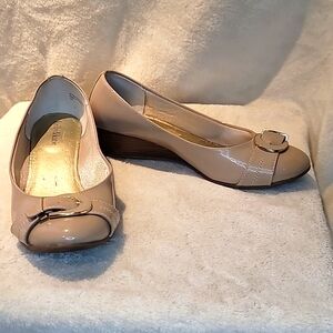 Kelly & Katie comfort wedges shoes